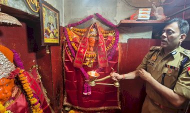 रायबरेली-एडीजी जोन लखनऊ ने चुरूवा मंदिर पर टेका माथा, लिया पवन पुत्र का आशीर्वाद