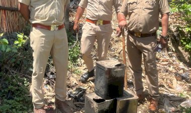 रायबरेली-दबिश के दौरान 50 लीटर अवैध कच्ची शराब बरामद