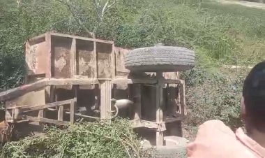 रायबरेली-अज्ञात साइकिल सवार को बचाने के चक्कर में गेहूं लदी ट्रैक्टर ट्राली खाई में पलटी, एक घायल