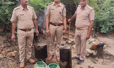 रायबरेली-32 लीटर अवैध कच्ची शराब व 230 किलो लहन मौके पर नष्ट, 03 अभियोग पंजीकृत