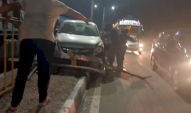 रायबरेली-गलत दिशा से आ रहे ट्रक ने अचानक दिया डिपर, कार हुई अनियंत्रित, डिवाइडर पर चढ़ी