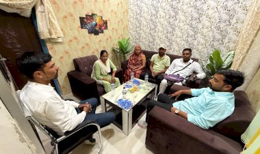रायबरेली-प्रधान बेलहनी अखिलेश द्वारा जनगणना कर्मियों को भेंट की गई राहत सामग्री