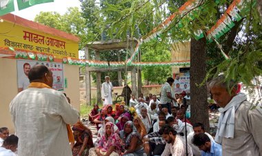 रायबरेली जन समस्याओं को लेकर कांग्रेस पार्टी द्वारा दिया गया धरना