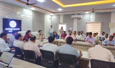 रायबरेली डीएम एवं एसपी द्वारा आगामी आरक्षी भर्ती परीक्षा के दृष्टिगत बचत भवन में आयोजित की गई गोष्ठी