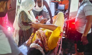 कुत्ते से टकराई स्कूटी, शिक्षिका गंभीर रूप से घायल, कुत्ते की हुई मौत
