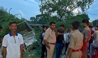 रायबरेली-तेज रफ्तार अनियंत्रित पिकअप खाई में पलटा, टला बड़ा हादसा
