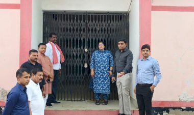 रायबरेली-डीएम ने राजनैतिक दलों के प्रतिनिधियों के साथ ईवीएम/वीवीपैट वेयर हाउस का किया निरीक्षण