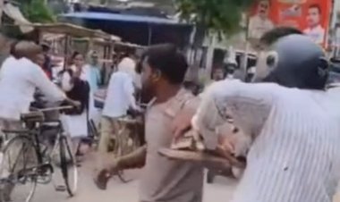 रायबरेली-फल खरीदने को लेकर दो युवकों में मारपीट, पुलिस की मौजूदगी में हुई हाथापाई का वीडियो वायरल