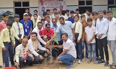 रायबरेली प्रियदर्शानी पब्लिक स्कूल में स्व राजीव गांधी जी की जयंती पर बुजुर्गों को किया सम्मानित व पेड़ पौधे लगाए