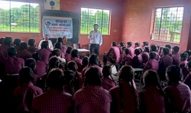 रायबरेली ग्राम सभा कठवारा के गायत्री विद्या मंदिर विद्यालय में साइबर अपराध के प्रति जागरूकता कार्यक्रम आयोजित