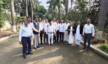 राहुल गांधी के रायबरेली पहुंचते ही कांग्रेस लीगल सेल ने राहुल गांधी से अधिवक्ताओं के लिए कैशलेस इलाज समेत कि अन्य मांगे