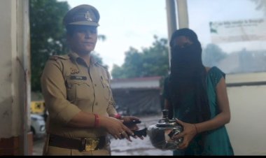 रायबरेली-वर्दी में दिखी इंसानियत, बेसहारा युवती की मदद को आगे आई महिला दरोगा