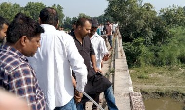 रायबरेली-सई नदी में ट्रक हादसा या माल का खेल? व्यापारी ने जताई चीनी बेचे जाने की आशंका