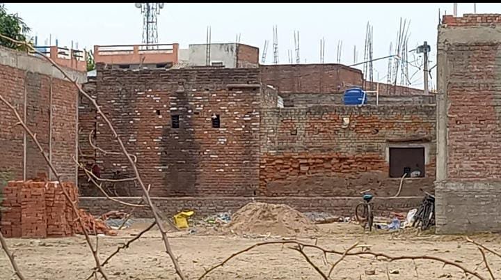 Raibareli- तलाब की बेशकीमती भूमि पर कुडंली मारकर बैठे कब्जाधारी,,,,