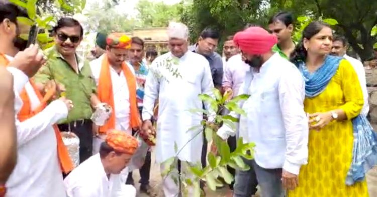 Raibareli-सैकड़ों बारातियों के साथ निकली बारात बनी चर्चा का विषय,जाने कौन सी बारात ?