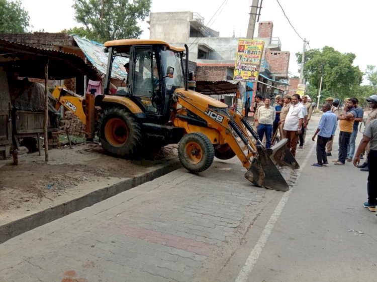 Raibareli-भूमाफियाओं पर चला बाबा का बुलडोजर