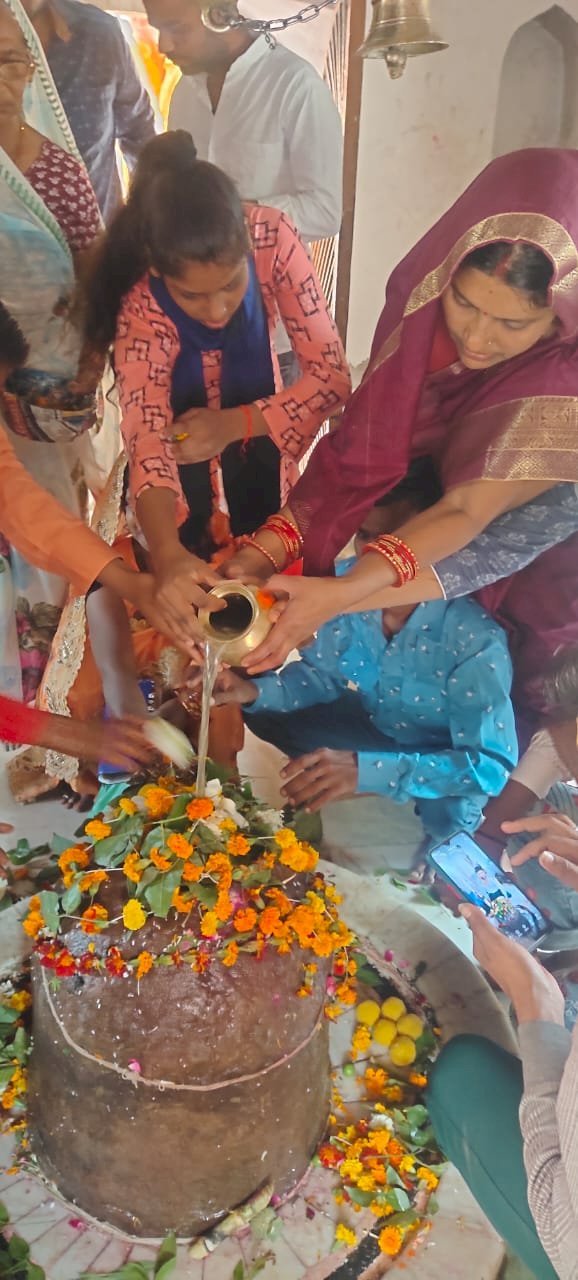 Sawaan- शिव मंदिरों में उमड़ी भक्तों की भीड़*