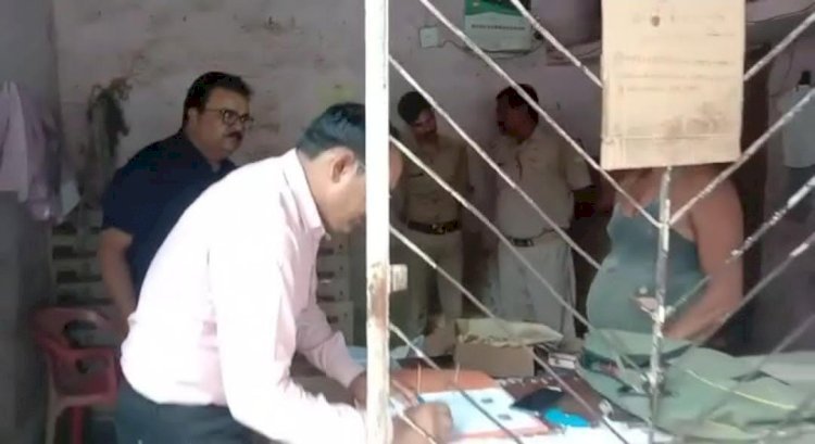 Raibareli- एसडीएम व आबकारी निरीक्षक ने मारा छापा मचा हडकंप,,,