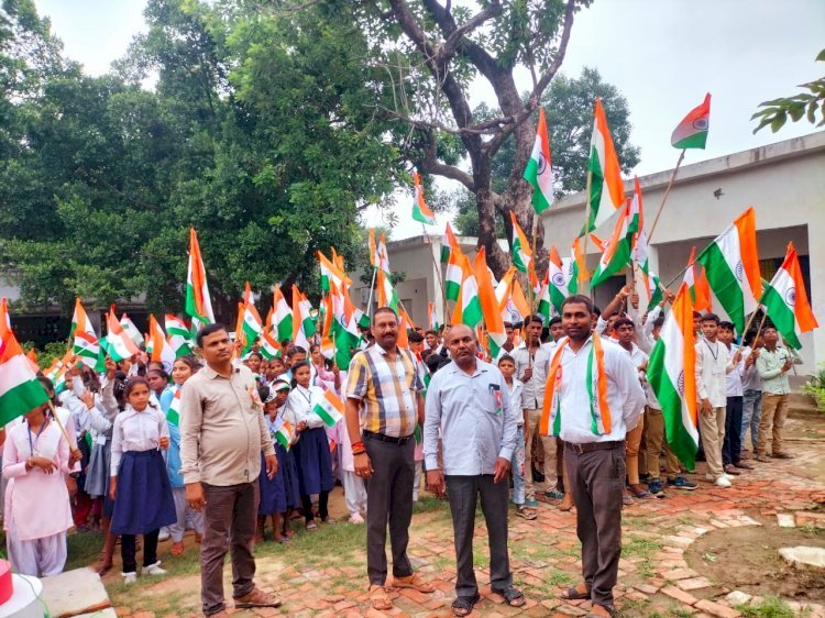 Raibareli-हर घर तिरंगा' के तहत श्री नेहरु इंटर कालेज विष्णुखेड़ा के बच्चों ने निकाली प्रभातफेरी*