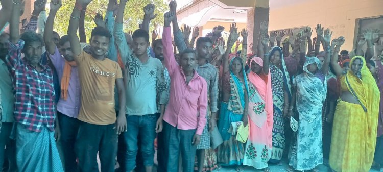 रायबरेली-सवैया राजे ग्राम पंचायत के सैकड़ों ग्रामीणों ने कोटेदार पर लगायें गम्भीर आरोप,,,
