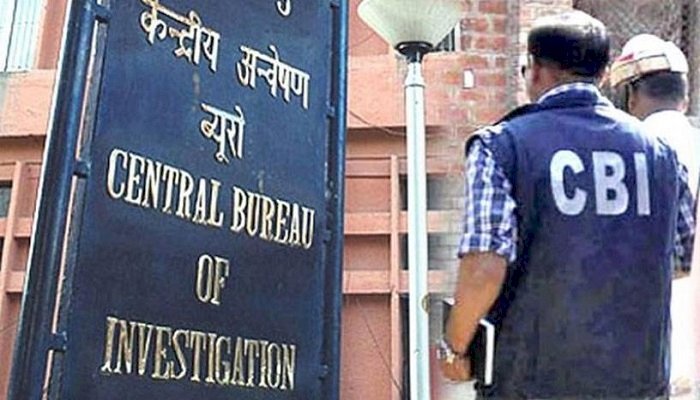 शराब नीति मामले में बैंक लॉकर की जांच करने पीएनबी पहुंची सीबीआई, मनीष सिसोदिया ने किया स्वागत