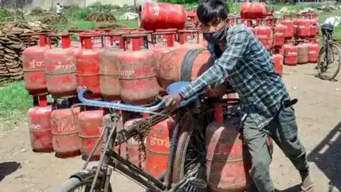 सस्ता हो गया एलपीजी गैस सिलेंडर, चेक करें अपने शहर का आज का भाव