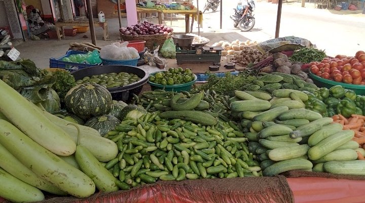 Raibareli-बारिश से बर्बाद हुई सब्जियों की फसल से आसमान छू रहे दाम*