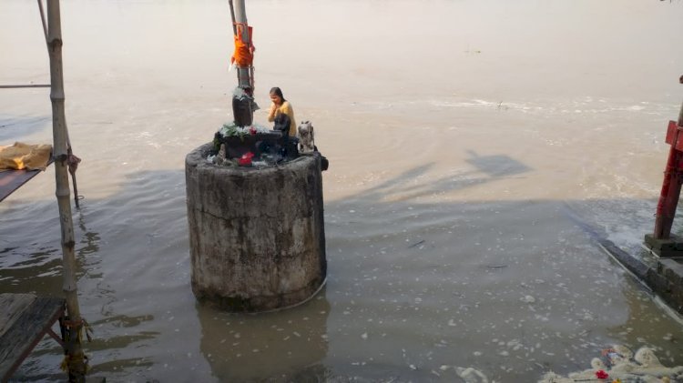 रायबरेली-गंगा का जल स्तर लगातार बढ़ रहा गंगा किनारे बसे लोगों में दहशत,,,,