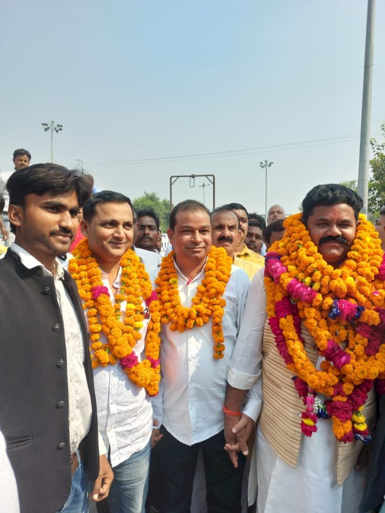 Raibareli-जेल से छूट के आने के बाद पूर्व ब्लाक प्रमुख का जगह-जगह उनके समर्थकों ने स्वागत किया।