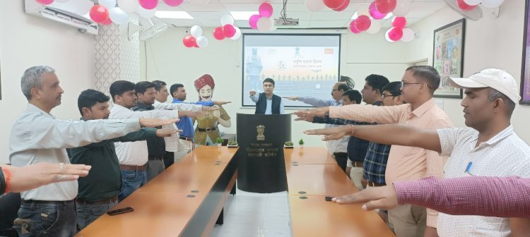 डाक विभाग में 'सतर्कता जागरूकता सप्ताह' का शुभारंभ, पोस्टमास्टर जनरल कृष्ण कुमार यादव ने दिलाई सत्यनिष्ठा की प्रतिज्ञा*