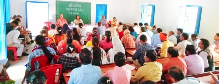 Raibareli-बीआरसी में की गई मासिक समीक्षा बैठक