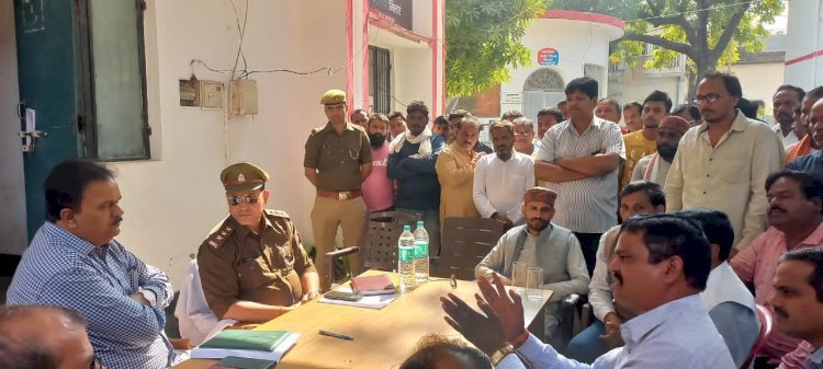 रायबरेली- रेलवे गेट बंद किए जाने के विरोध में व्यापारियों ने मांगा पांच दिन का समय,,,,,