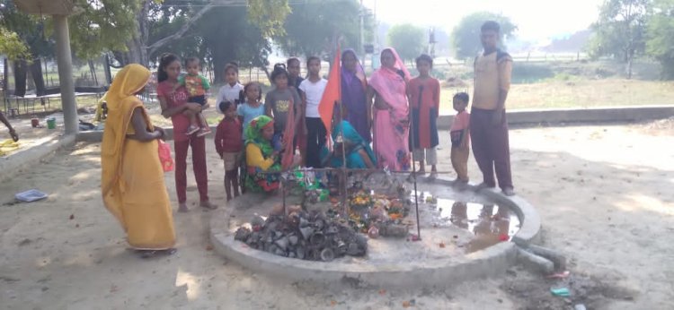 रायबरेली-ठाकुरबीर बाबा की समाधि पर हजारों श्रद्धालुओं ने आस्था के साथ कलश चढ़ाये व की पूजा अर्चना*