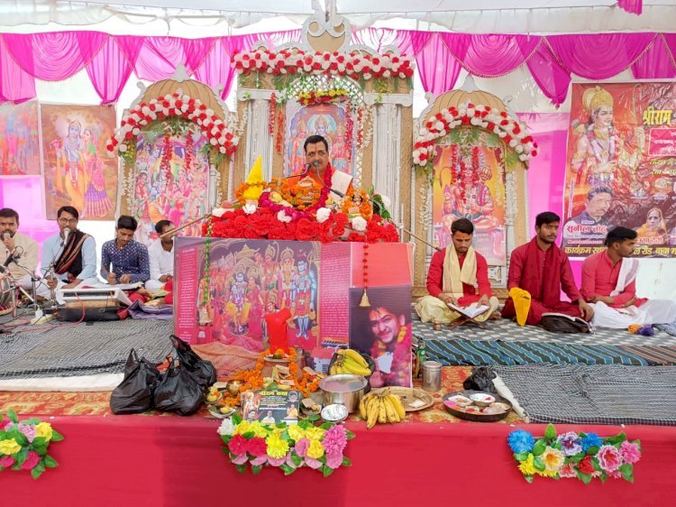 Raibareli-सात दिवसीय रामकथा में भक्तों की भारी भीड़ उमड़ रही है।