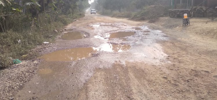 Raibareli-रानीखेड़ा चौराहे से नीबी-निसगर मार्ग की हालत दयनीय*