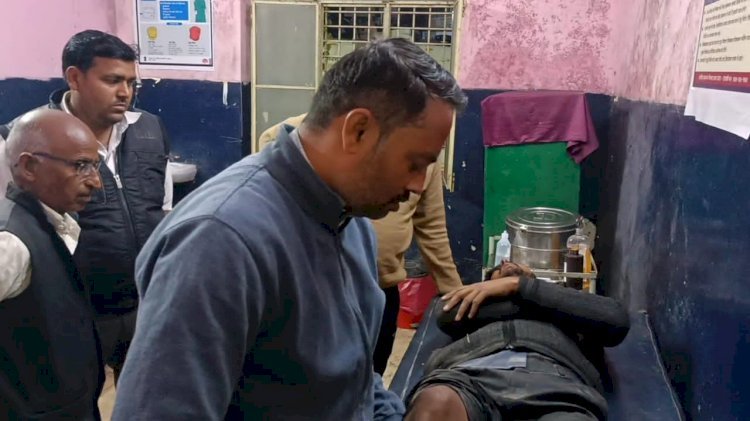 Raibareli-शराबी को बचाने के चक्कर में घायल हुआ बाइक सवार युवक घायल युवक की कल जानी है बारात