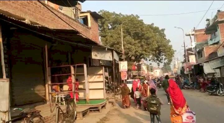 रायबरेली-आयकर विभाग की छापेमारी की अफवाह से सभी दुकाने रही बंद,,,,