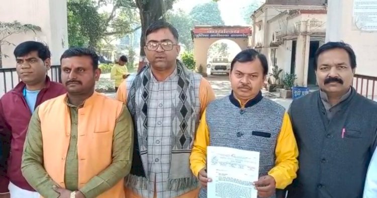 Raibareli-शिक्षक व स्टाफ पर हमले व लूट का मामला,पकड़ रहा तूल