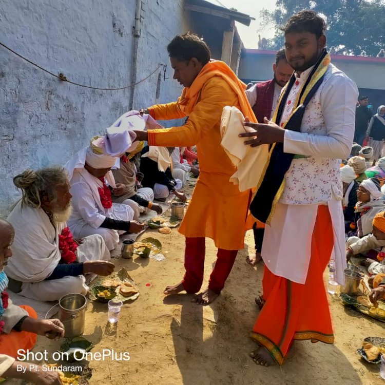 Raibareli-बाबा घिसियावन दास खेखरुवा कुटी पर आयोजित भण्डारे में हजारों श्रद्धालुओं ने छका प्रसाद*