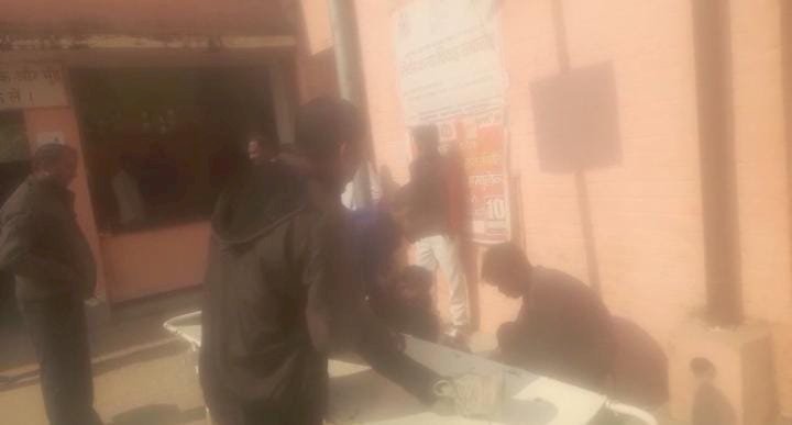रायबरेली-जहरीला पदार्थ खाने से युवक की बिगड़ी तबीयत,जिला अस्पताल रेफर 