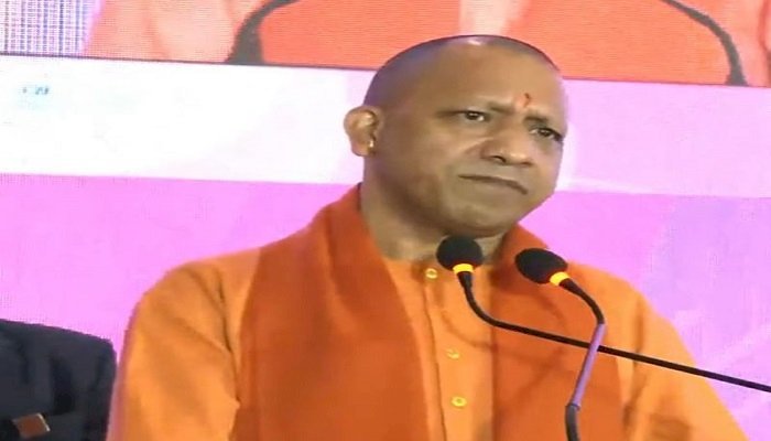 मुंबई में प्रवासी UP के लोगों को CM योगी ने इन्वेस्टर्स समिट का दिया निमंत्रण, बोले- आत्मनिर्भरता की ओर बढ़ रहा UP