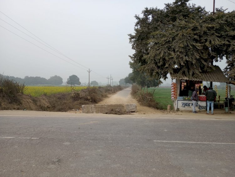 Raibareli-सैकड़ों ग्रामीणों के आवागमन का मार्ग पत्थर डालकर किया गया बंद*