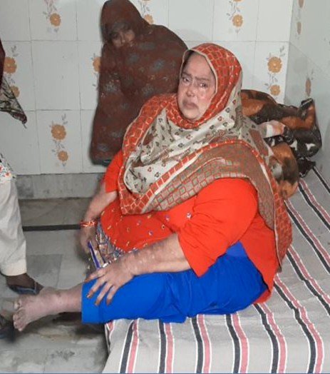 यूपी पुलिस का कारनामा- 20 साल से बिस्तर पर पड़ी महिला पर लगाया गैंगस्टर, फर्जी केस में 2 लोगों को भेजा जेल