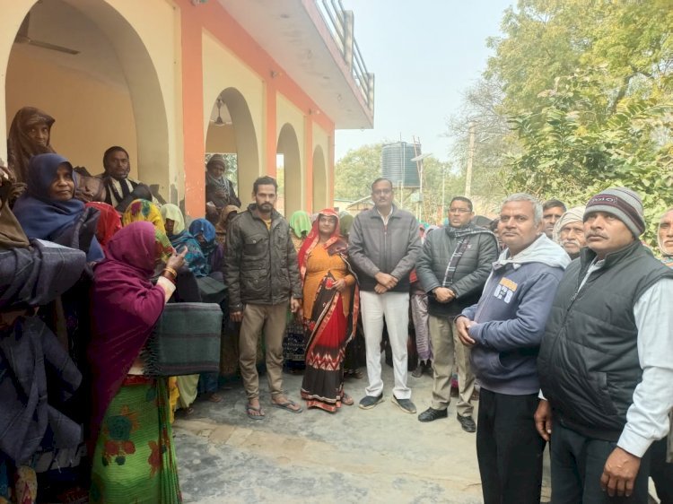 रायबरेली-ग्राम पंचायत में वितरित किया गया कंबल