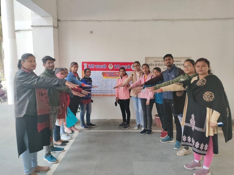 Raibareli-सीडीओ ने बेटी बचाओ - बेटी पढ़ाओं योजनान्तर्गत हस्ताक्षर अभियान की शुरूवात