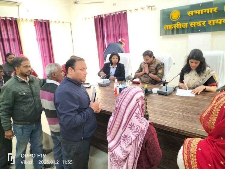 Raibareli-डीएम ने तहसील सदर संपूर्ण समाधान दिवस में फरियादियों की समस्याओं को सुना, अधिकारियों को निस्तारण करने के दिये निर्देश