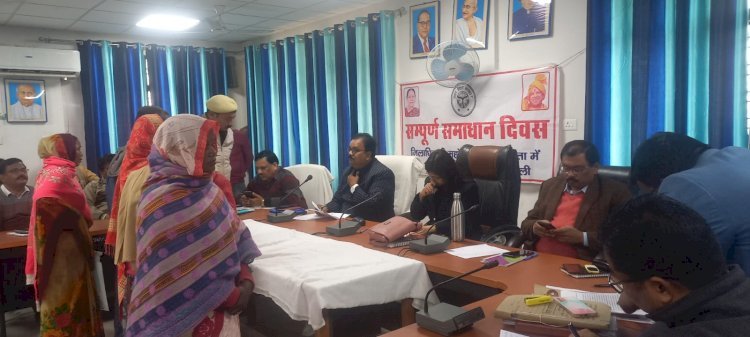 रायबरेली-समाधान दिवस में कुल 62 शिकायती पत्रों में 12 शिकायती पत्रों का मौके पर हुआ निस्तारण