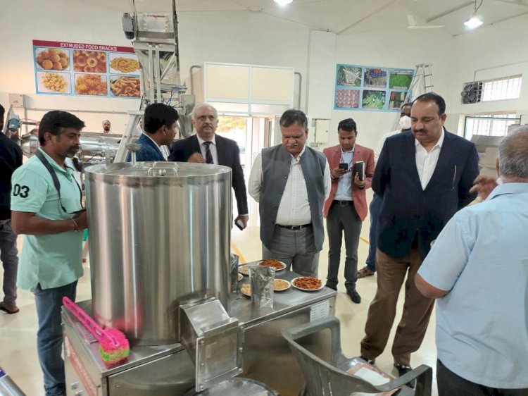 यूपी-उद्यान मंत्री दिनेश प्रताप सिंह ने बेंगलुरु में योग एवं नेचुरौपैथी एवं ऑर्गेनिक व जैविक खेती हेतु प्रतिभाग किया
