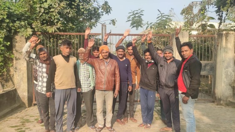 रायबरेली- अंधाधुंध कटौती से तंग दर्जनों ग्रामीणों व किसानों नें पावरहाउस पहुंच किया नारेबाजी