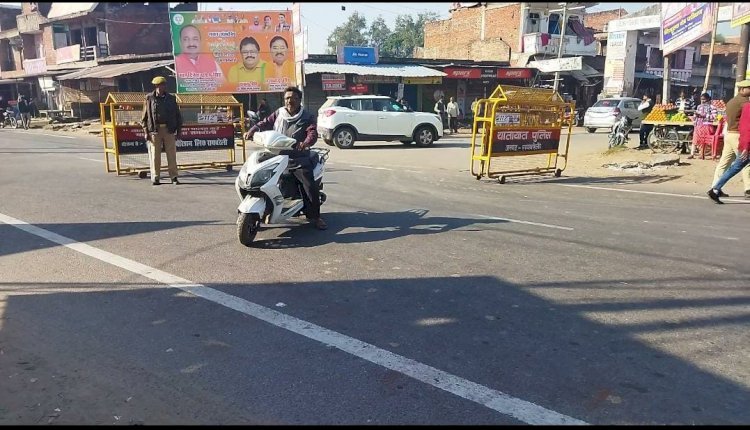 Raibareli-जगतपुर चौराहे पर की गई बैरिकेडिंग बड़े वाहनों का आवागमन ठप *